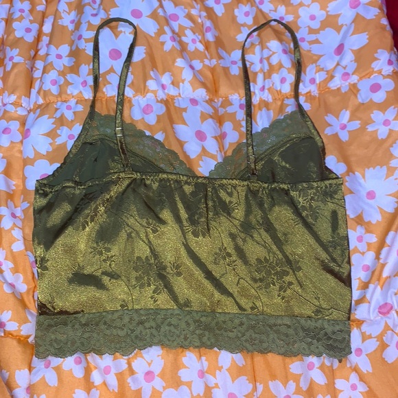 Beautiful olive green silky crop top, lined with lace - Picture 3 of 3